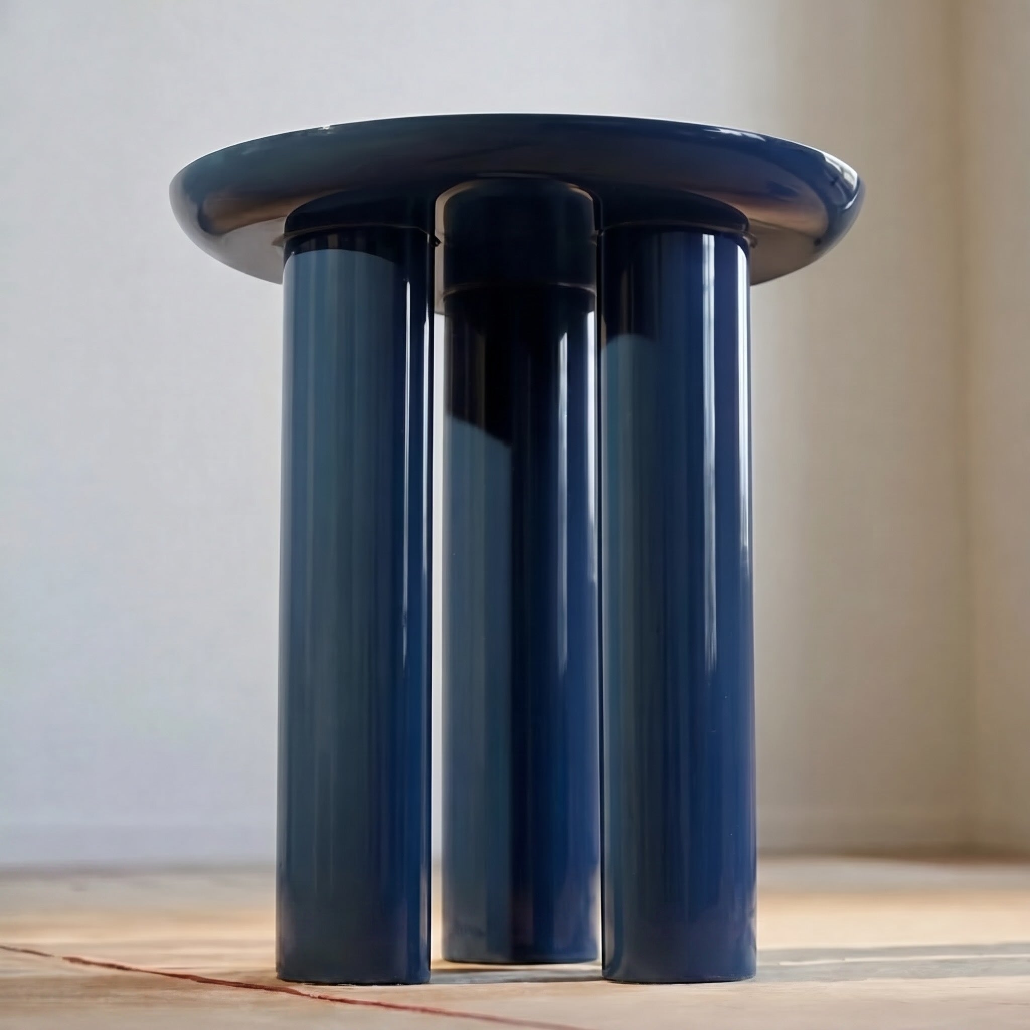 Modern Circular Side Table Solid Wood Triple-Leg Structure Compact Design for Small Spaces | ribuella