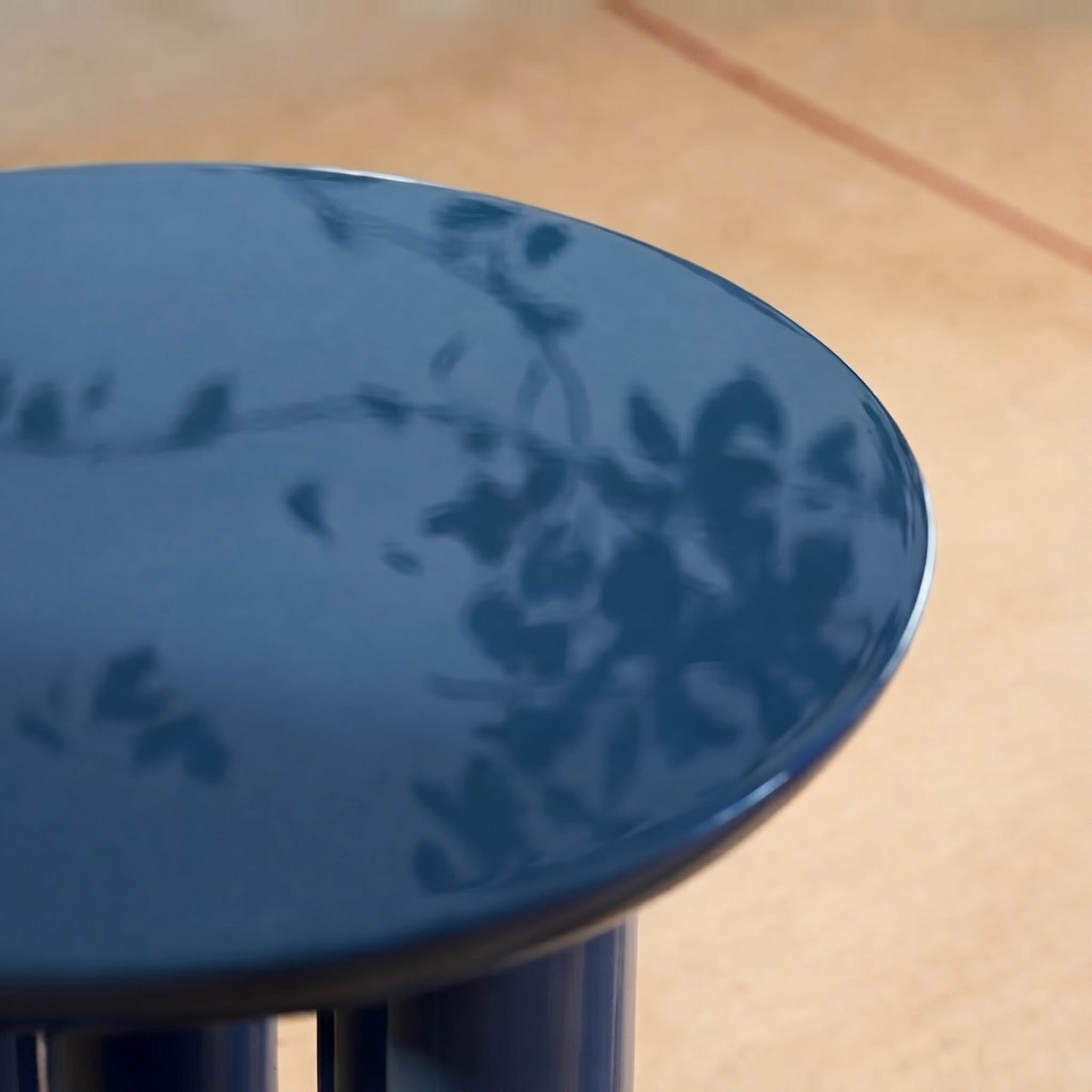 Modern Circular Side Table Solid Wood Triple-Leg Structure Compact Design for Small Spaces | ribuella