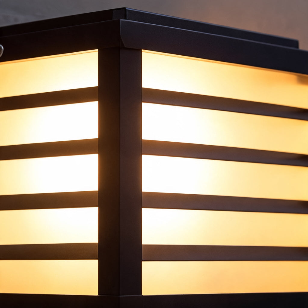 Moderne utendørs vegglampe i trykkstøpt aluminium med LED, varm hvit glasskjerm | ribuella