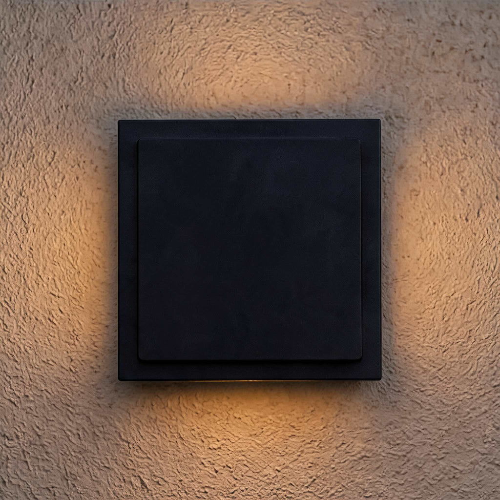 Moderne utendørs vegglampe i trykkstøpt aluminium med LED, varm hvit glasskjerm | ribuella