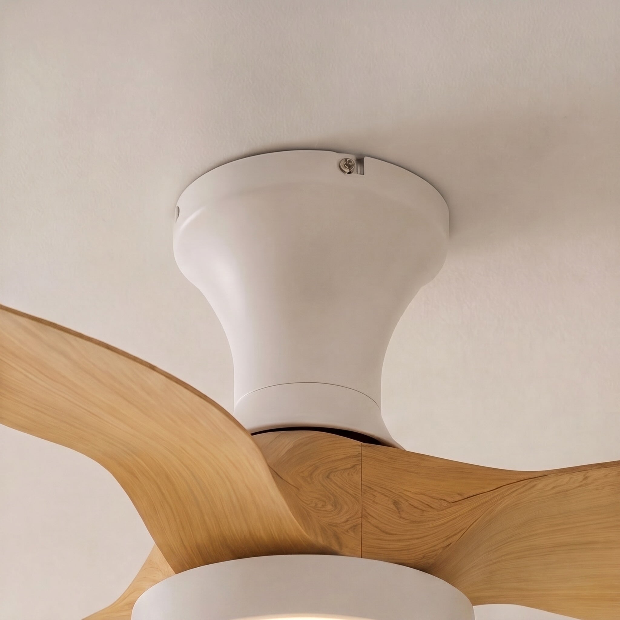 Moderní stropní ventilátor s přisazenou montáží a osvětlením, černý kov, integrované LED a 6rychlostní ovládání | ribuella