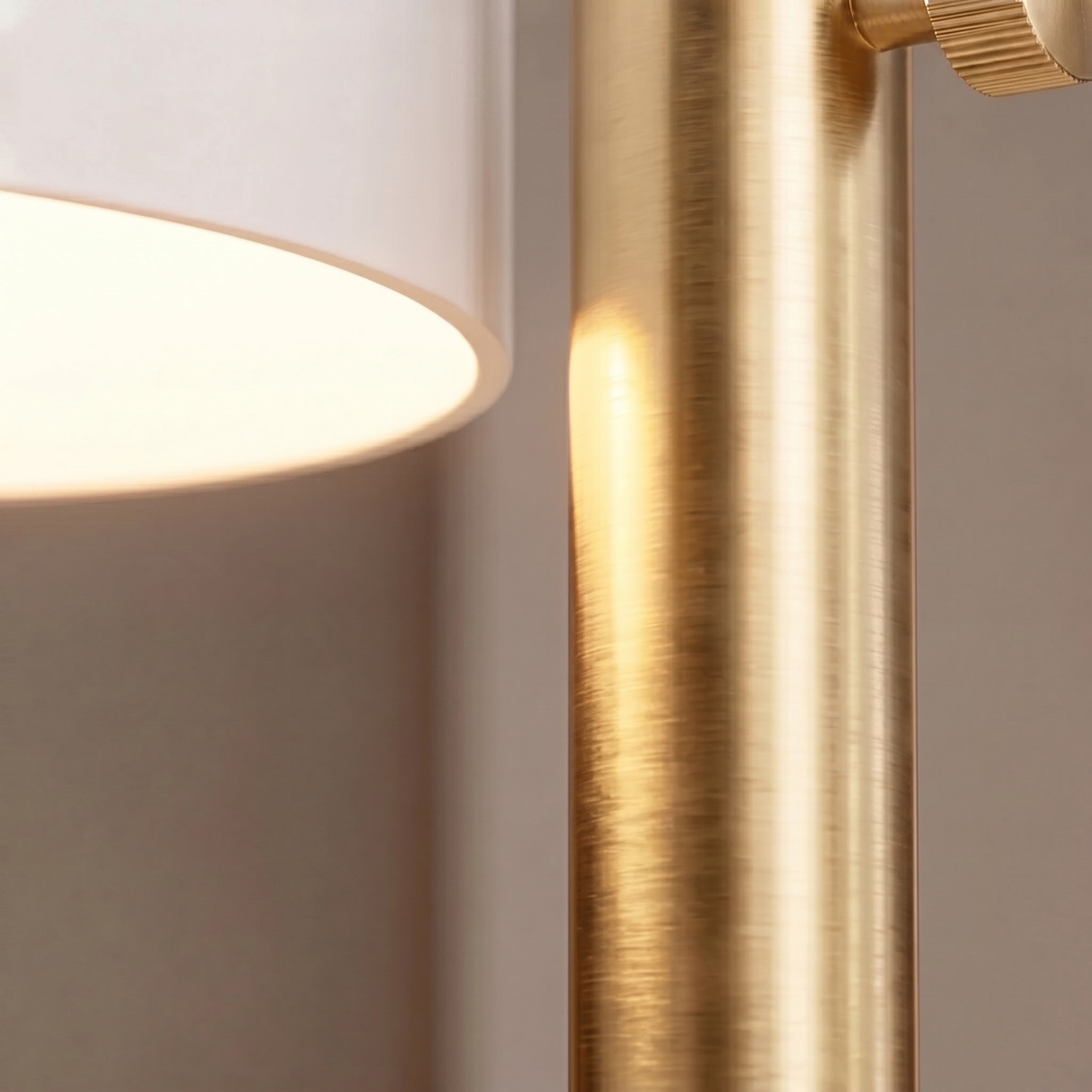 Moderne verstellbare Kerzenwärmerlampe mit Metallkonstruktion und Dimmfunktion für große Gläser | ribuella