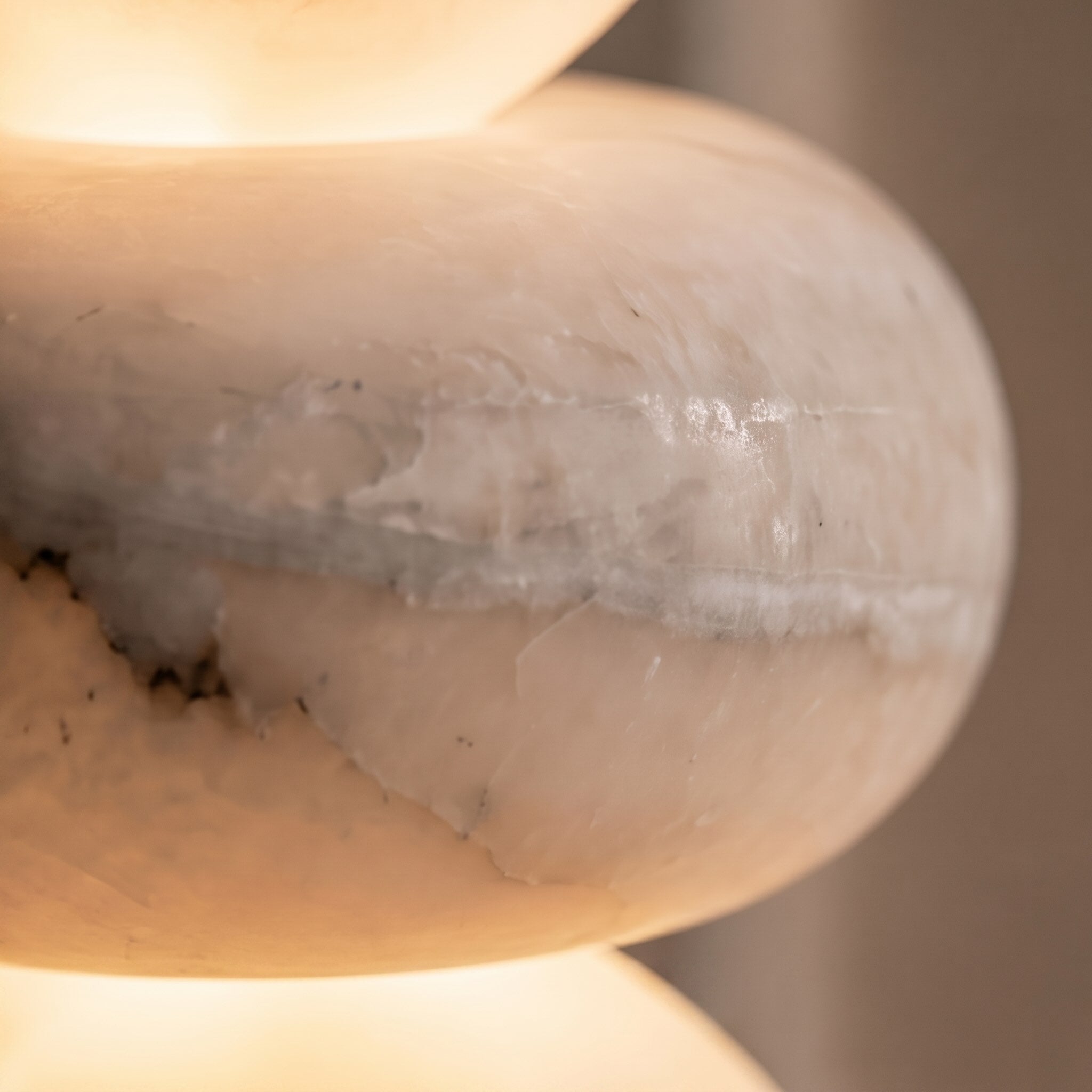 Suspension minimaliste avec abat-jour en marbre et lumière LED chaude pour éclairage suspendu de cuisine | ribuella