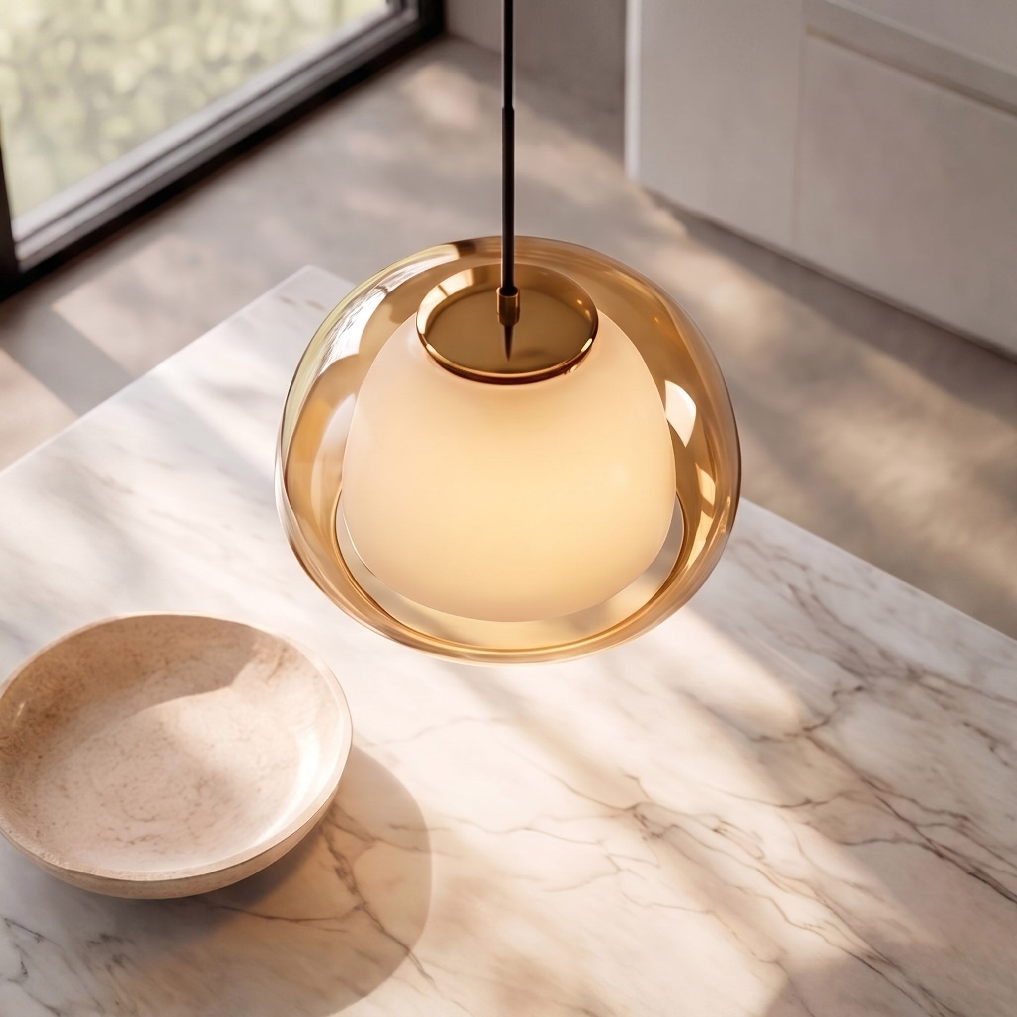 Moderne verstellbare Pendelleuchte mit Glaskuppel für Küche, Esszimmer und Wohnzimmer | ribuella