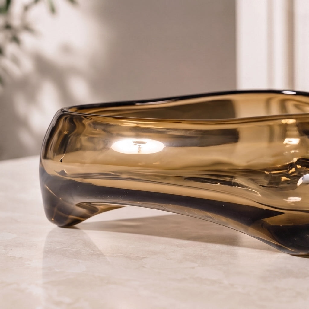 Moderner mundgeblasener dekorativer Glasschale mit fließendem Design in sanftem Braun, vielseitiges Centerpiece | ribuella