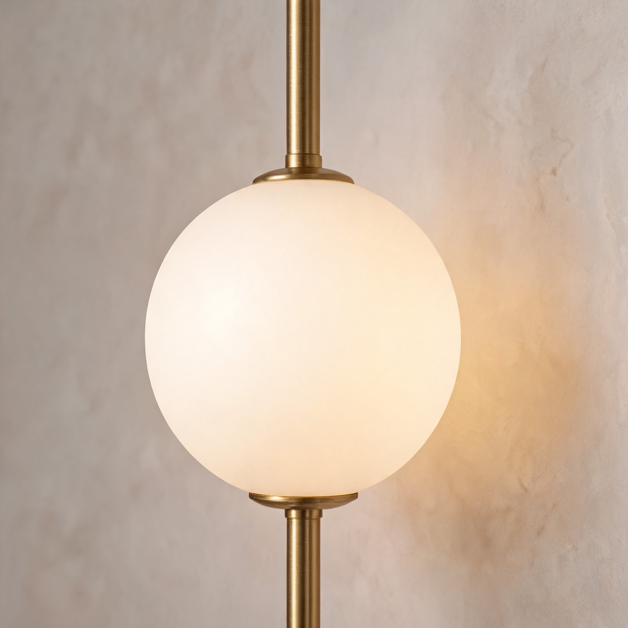 Applique murale moderne réglable en verre avec éclairage LED à trois lumières pour la décoration intérieure | ribuella