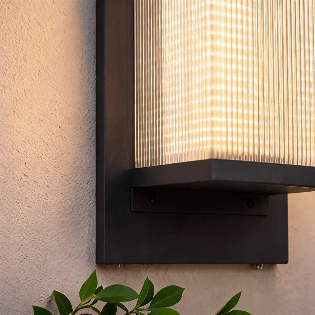 Moderne wasserdichte LED-Außenwandleuchte aus Edelstahl zur Wandmontage, IP65, mit integrierter LED | ribuella