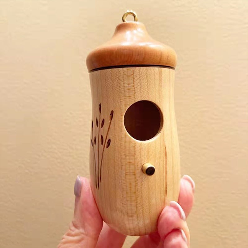 Mini-căsuță din lemn pentru cuibăritul păsărilor colibri - casă suspendată cu motive florale sculptate