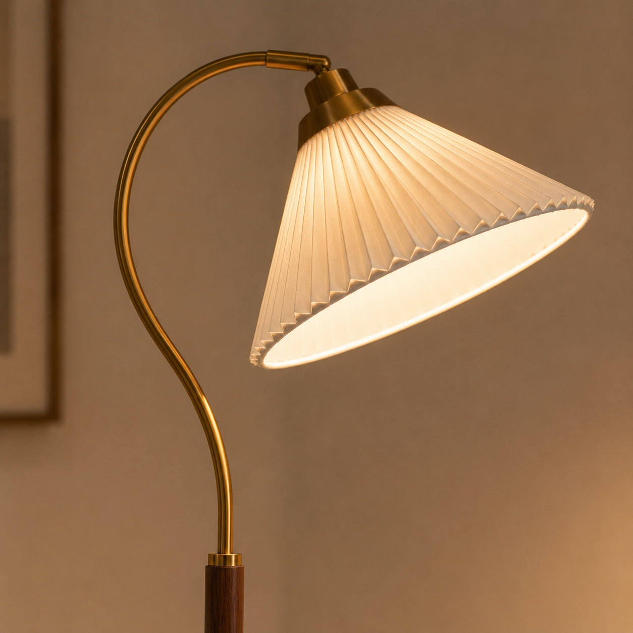 Modern Floor Lamp with Pleated Shade and Wooden Base Adjustable Height for Indoor Use AC 110-240V | ribuella