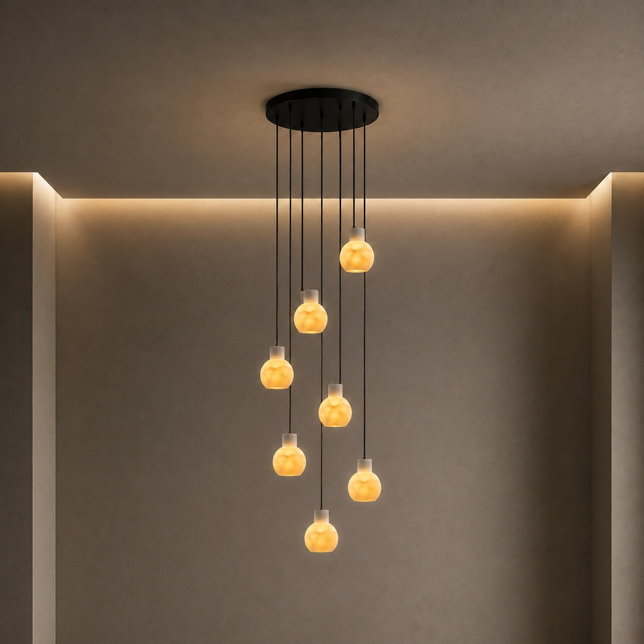Moderní alabastrový lustr se závěsnou konstrukcí, skleněnými stínidly a LED žárovkami pro 6 světel | ribuella