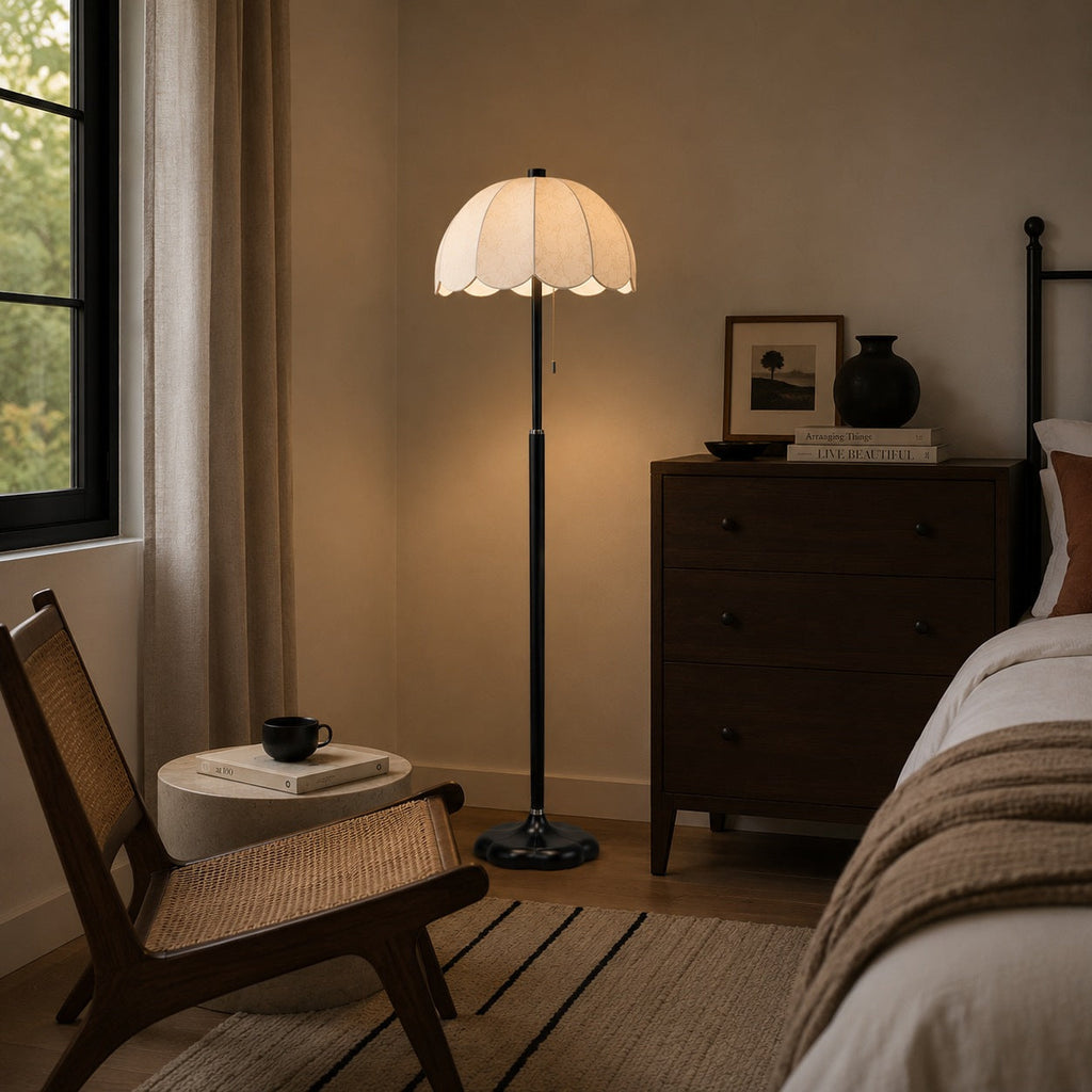 Moderní stojací lampa s dřevěnou základnou a textilním stínidlem, nastavitelná výška, žárovka E14, do obývacího pokoje | ribuella
