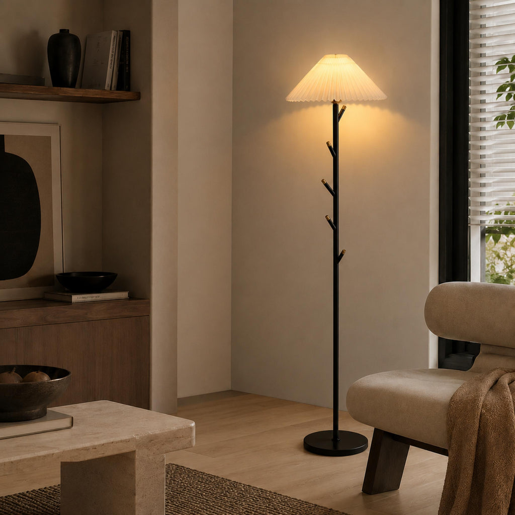Moderne schwarze Stehlampe mit verstellbarer Höhe und Eisenkonstruktion für die Innenbeleuchtung und als Garderobenständer | ribuella