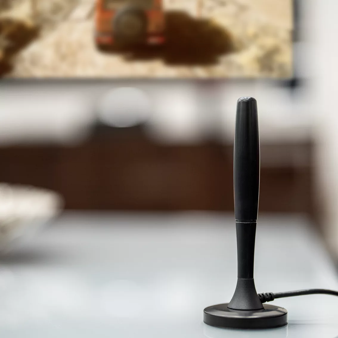 Ultimate 4K Digital TV Antenna with 300-Mile Range for Clear Reception | ribuella