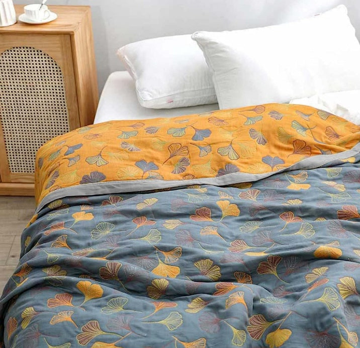 Manta reversible con estampado de hojas de ginkgo - motivo botánico de dos caras