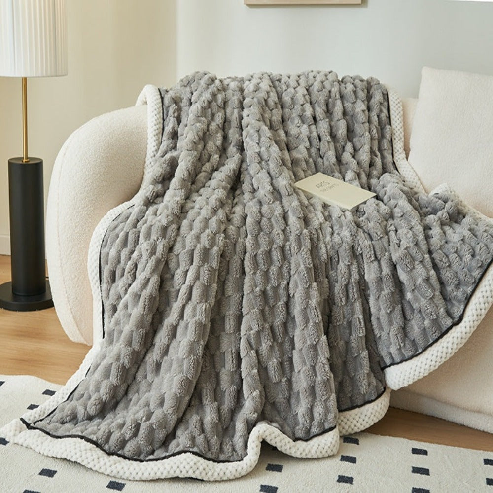 Mykt kosepledd med bobletekstur i skyform – myk og lodden design