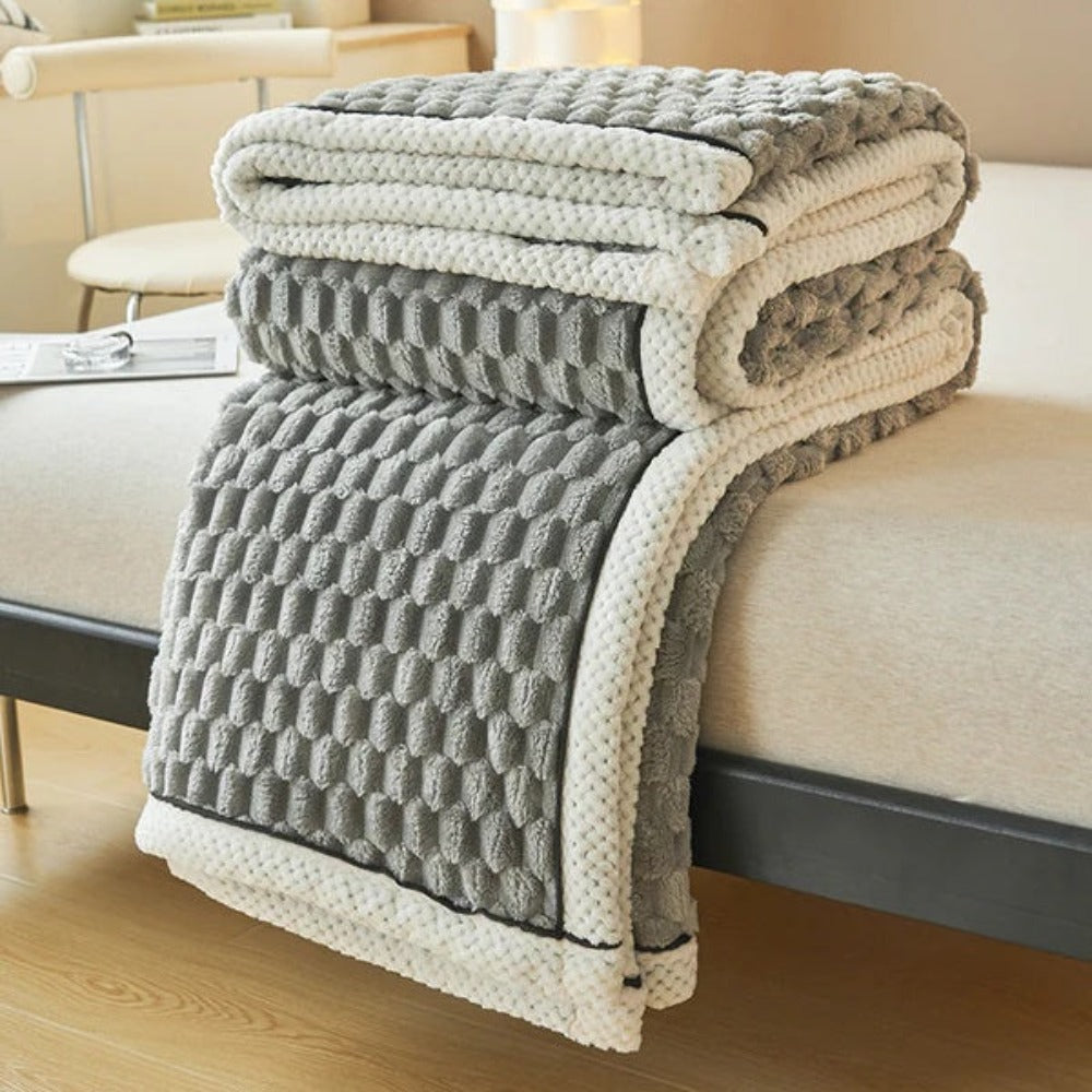 Mykt kosepledd med bobletekstur i skyform – myk og lodden design