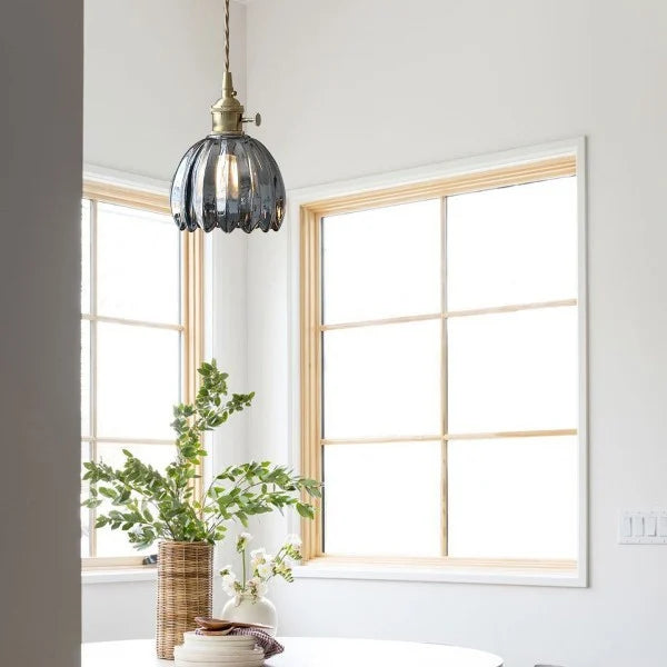 Lyra Bloom LED-pendellampa i glas i japansk retrostil