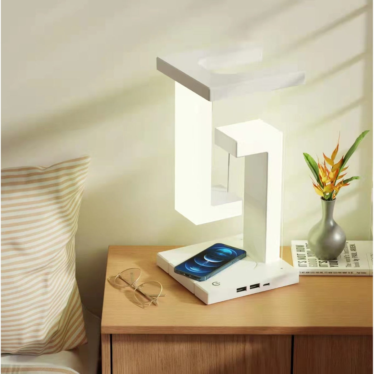 Wiederaufladbare LED-Tischlampe für Kinder - schwebendes Tensegrity-Design, kabelloses Laden, USB-Anschluss
