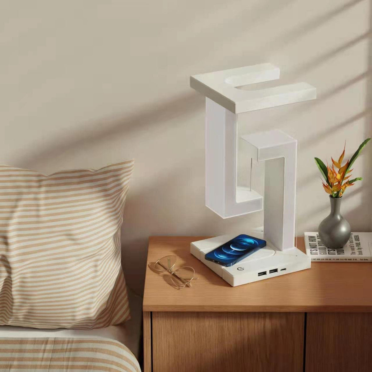 Lampe de table LED rechargeable pour enfants - design tensegrity flottant, recharge sans fil, port USB