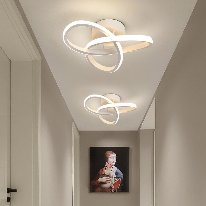 Modern LED-mennyezeti lámpa — közvetlenül a mennyezetre szerelhető, alacsony profilú, egymást átfedő gyűrűs kialakítással