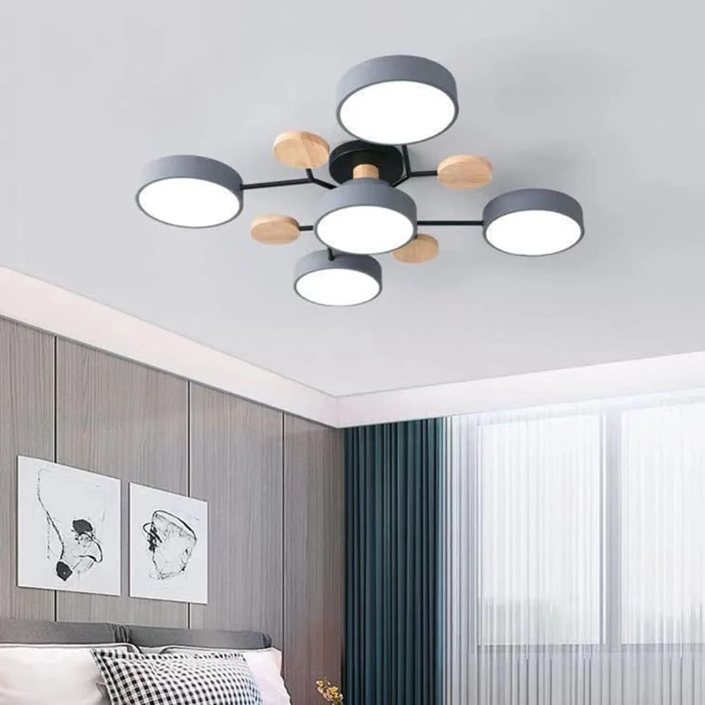 Lámpara de techo LED moderna semiempotrada con detalle de madera, estructura negra mate y pantallas verde salvia
