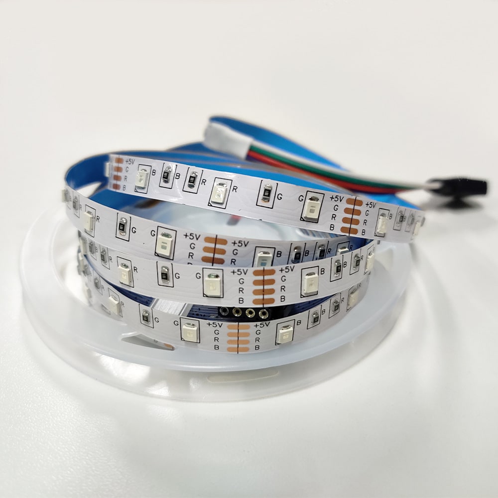 USB-táplálású RGB LED-szalagfény, rugalmas kialakítással, távirányítóval és színváltó funkcióval