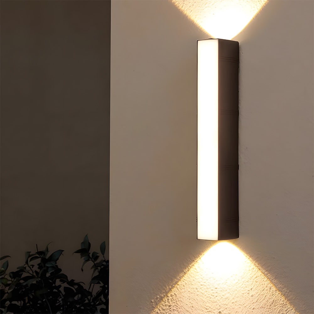 Modern LED-es fali lámpa — felfelé és lefelé irányuló fény