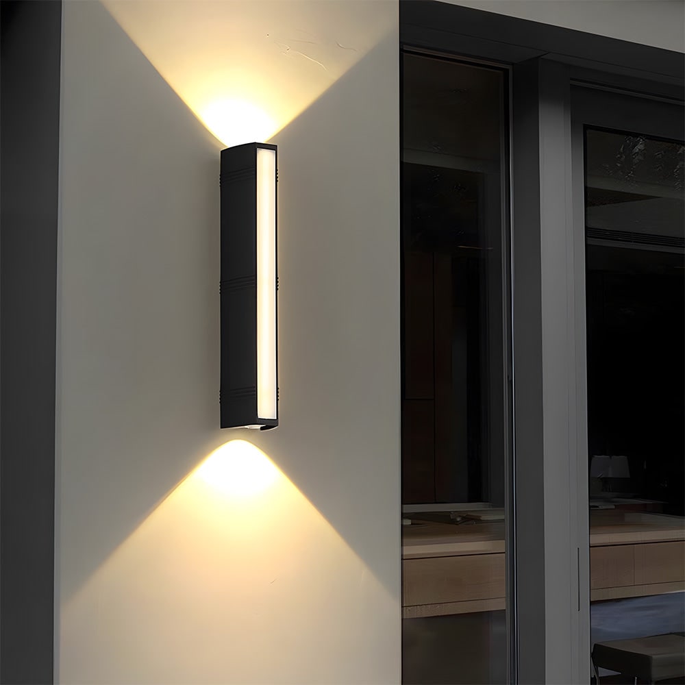 Modern LED-es fali lámpa — felfelé és lefelé irányuló fény
