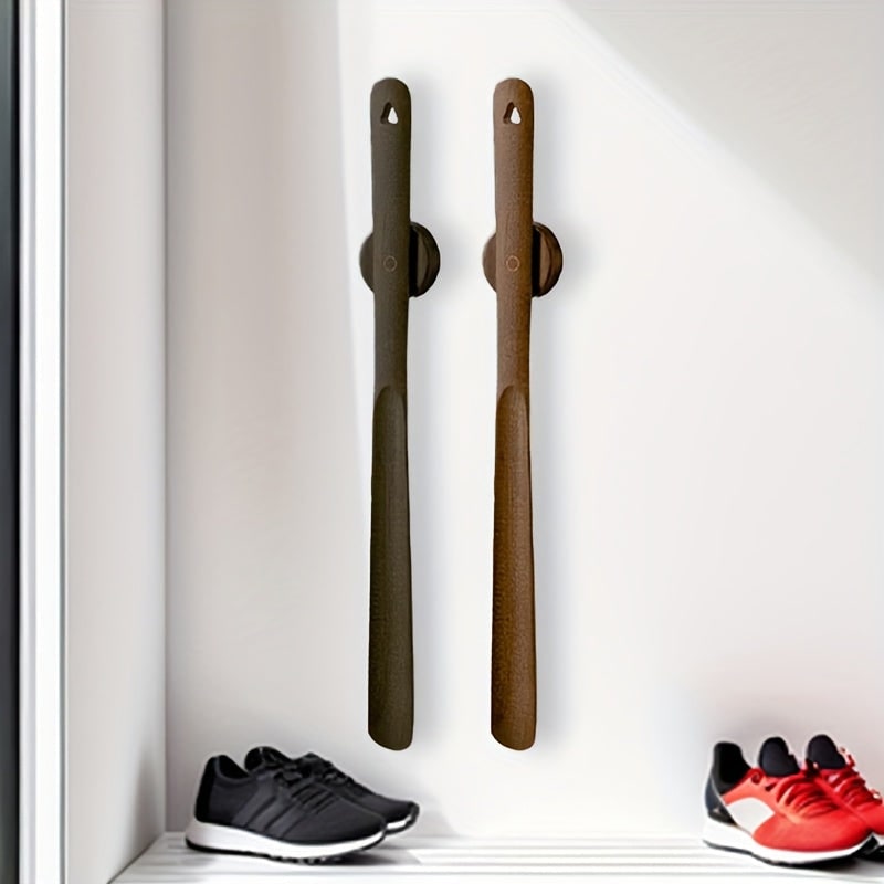 Long chausse-pied en bois - guide incurvé, manche allongé et fixation murale magnétique