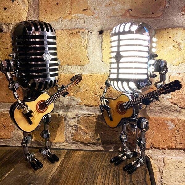 Stolní lampa v retro stylu s designem kytary a vintage mikrofonem | ribuella