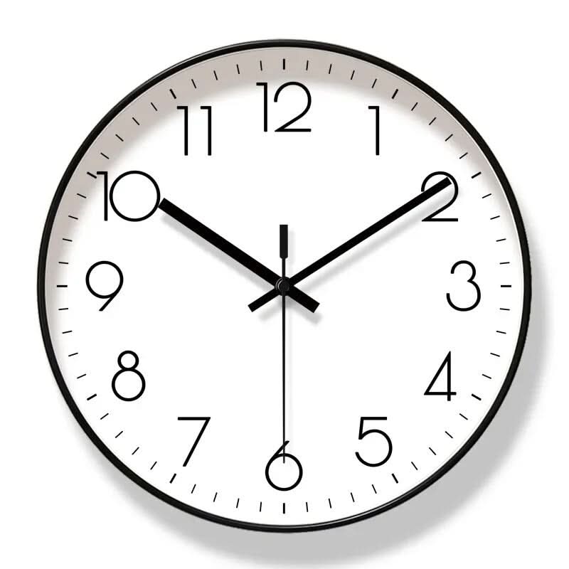 NordicTime svart väggklocka med kontrastrik urtavla och exakt tidvisning