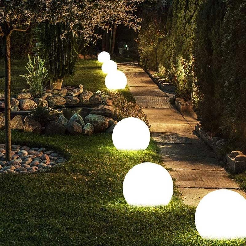 Draagbare draadloze lamp met matte globe, weerbestendig, warmwitte gloed