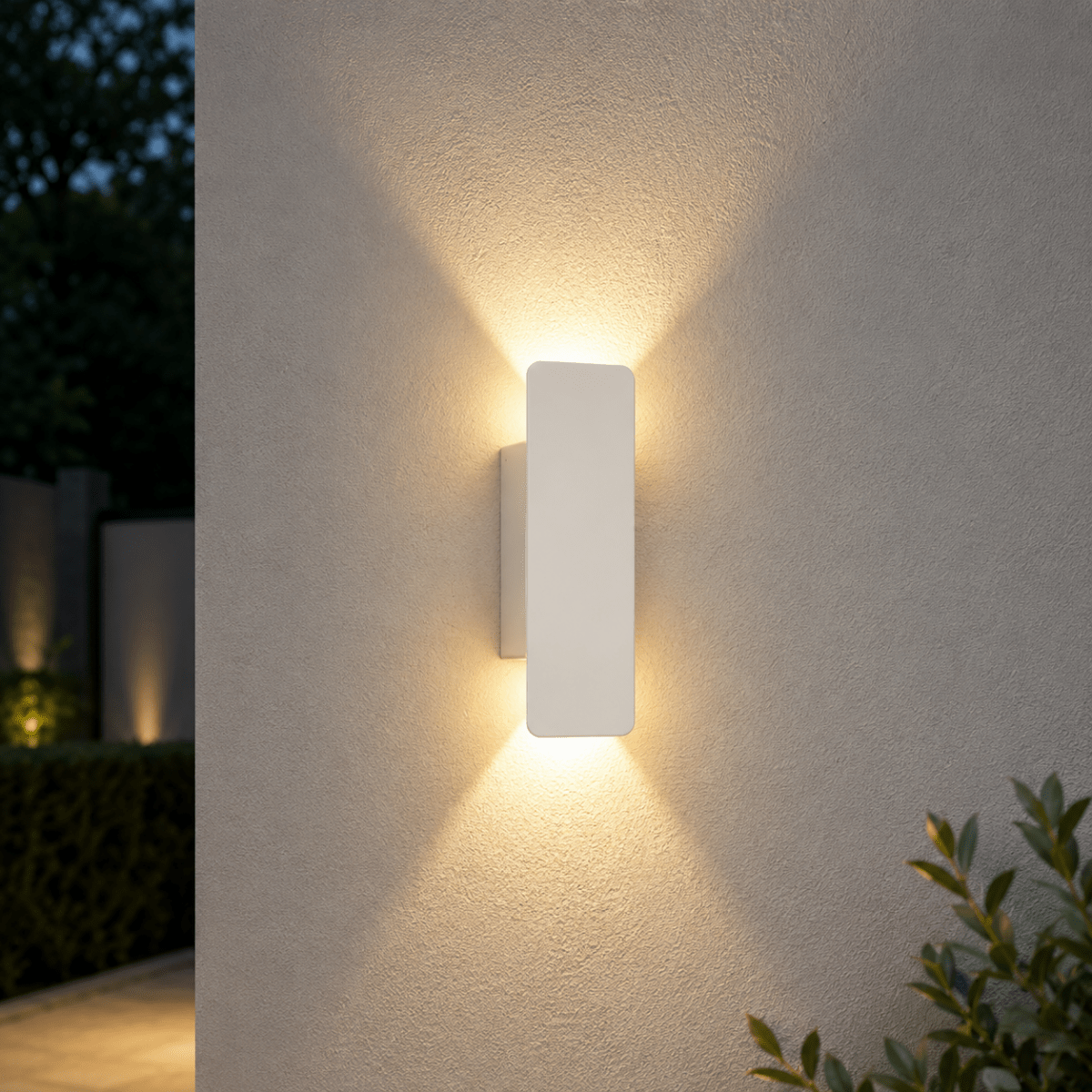 Modern, téglalap alakú LED-es fali lámpa — karcsú kialakítás, felfelé és lefelé irányuló világítás