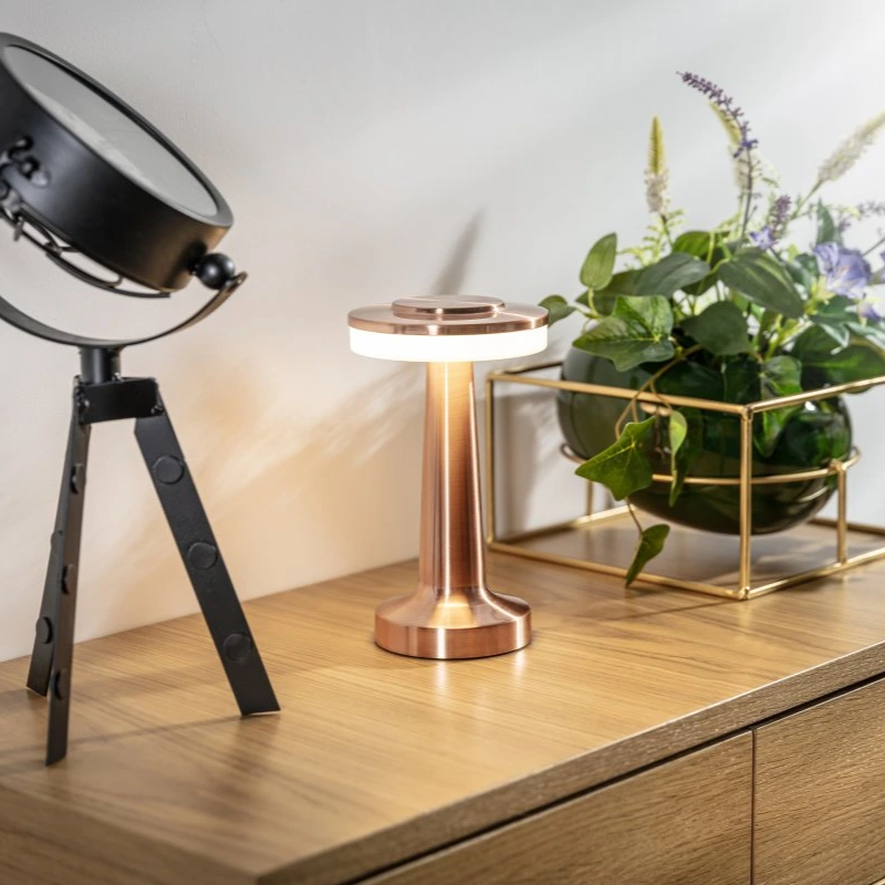 Dimbar retro-bordlampe med elegant, trådløs og bærbar design