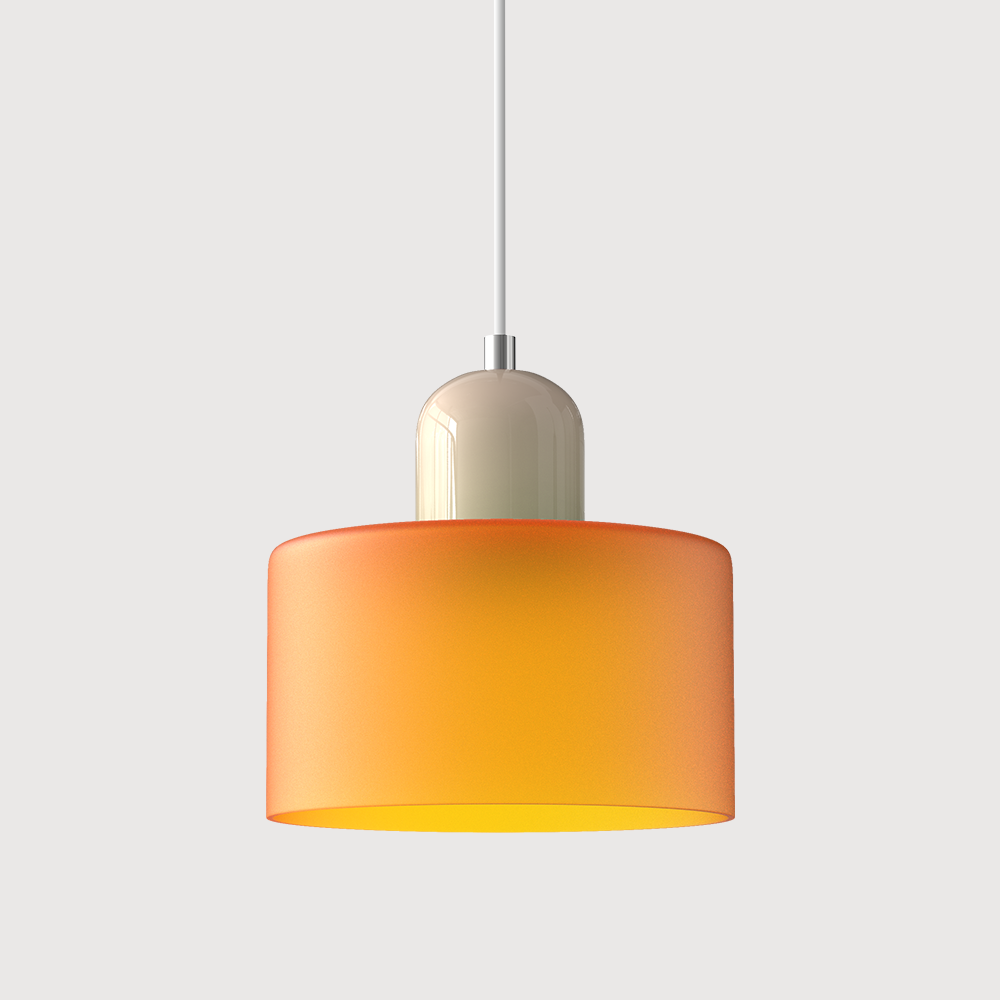 Pendellampe i mid-century-modern stil med to lag matteret glasskærm og varm, diffust lys