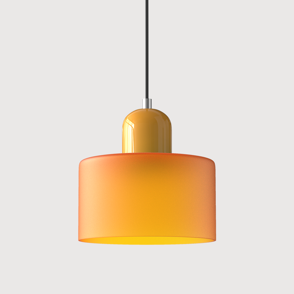 Pendellampe i mid-century-modern stil med to lag matteret glasskærm og varm, diffust lys