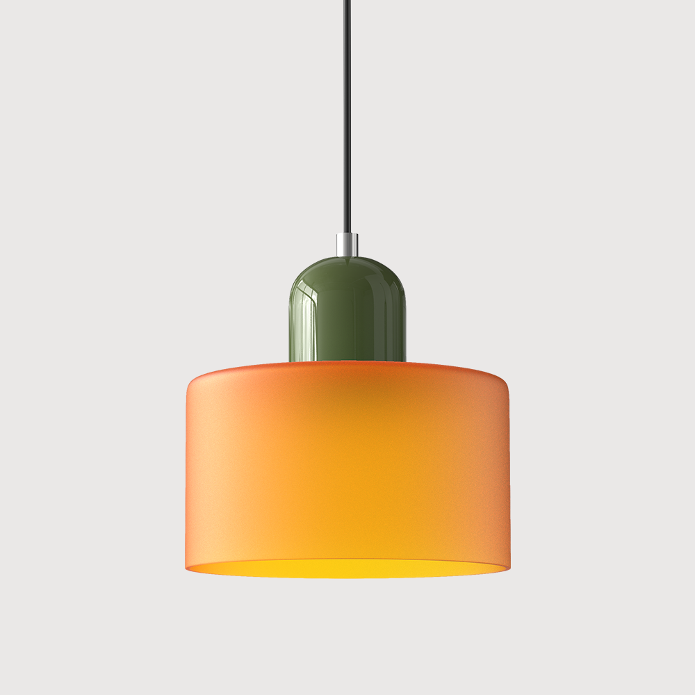 Pendellampe i mid-century-modern stil med to lag matteret glasskærm og varm, diffust lys
