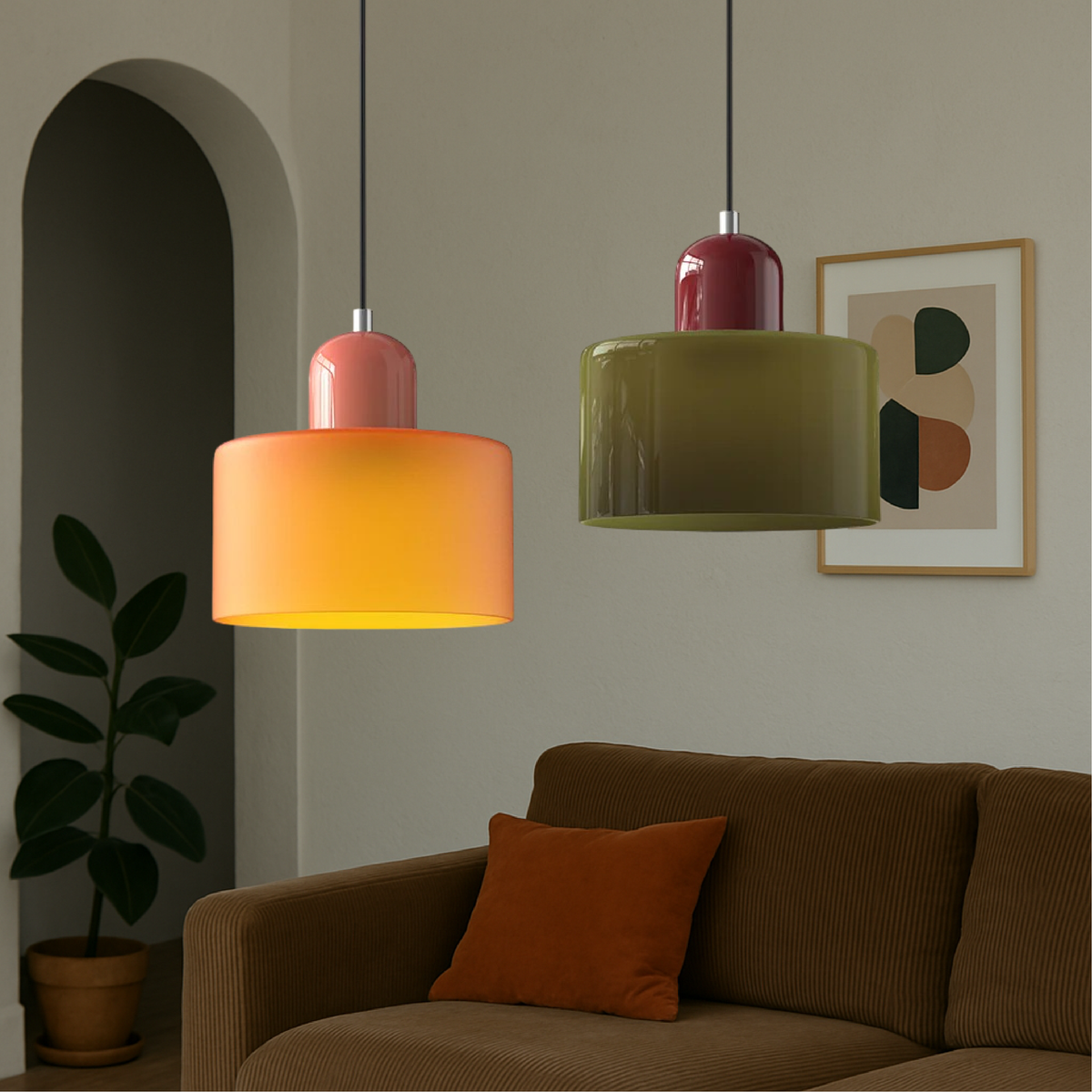 Pendellampe i mid-century-modern stil med to lag matteret glasskærm og varm, diffust lys