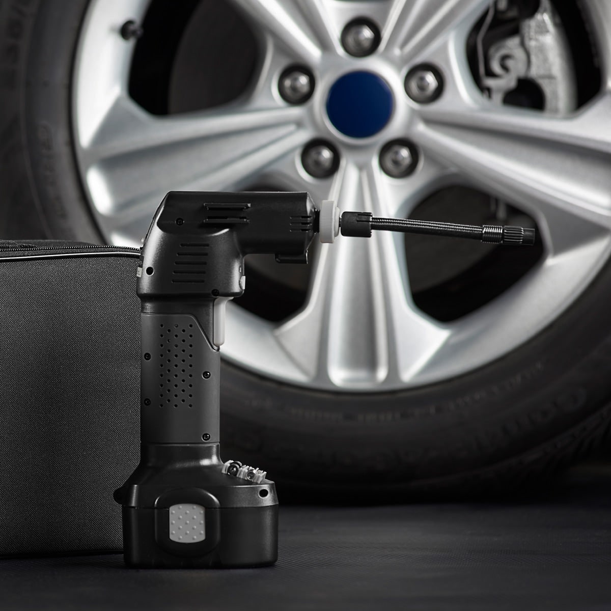 可充电无绳轮胎充气泵，便携式气泵，配备数字LCD显示屏