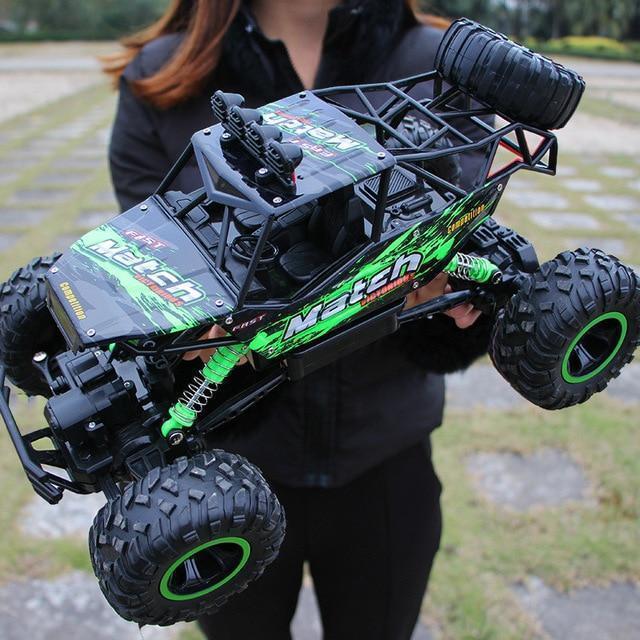 Monster truck fuoristrada radiocomandato 4x4, sospensioni ammortizzanti, ampia portata
