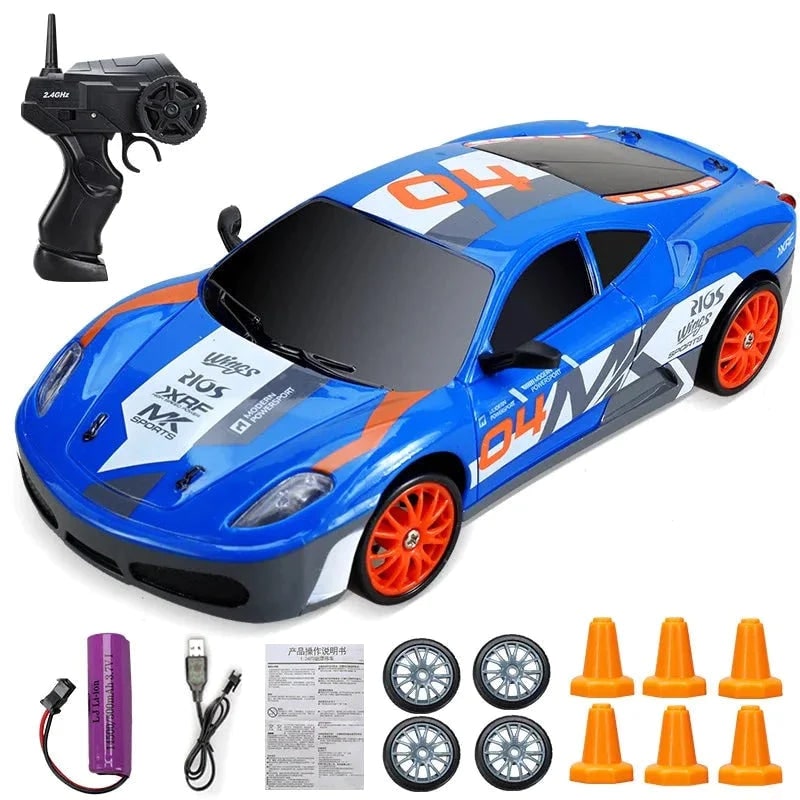 Mini carro RC de drift recarregável, comando tipo pistola, faróis LED, rodas suplentes e cones