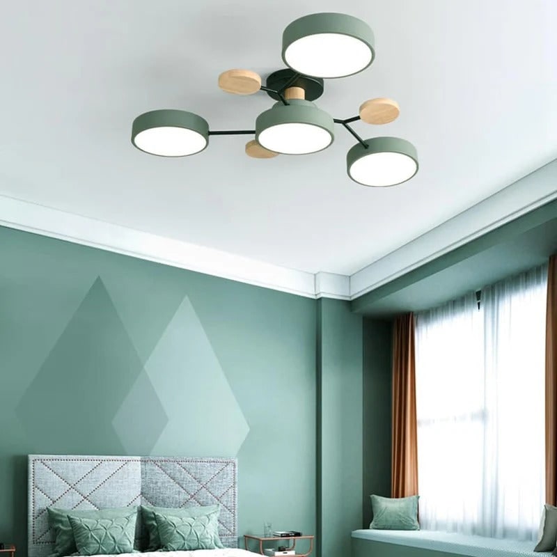 Modern plafondarmatuur met houten accenten en halfverzonken montage - ontwerp met meerdere armen en zachte diffuse gloed