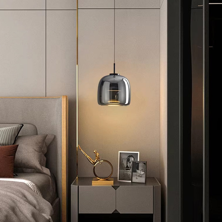 Justerbar nordisk pendellampe med mørk glasskærm til loftmontering