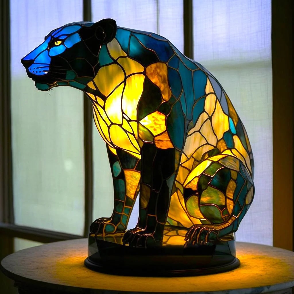 Håndlavet Tiffany-bordlampe i farvet glas med dekorative mosaikdetaljer med dyr