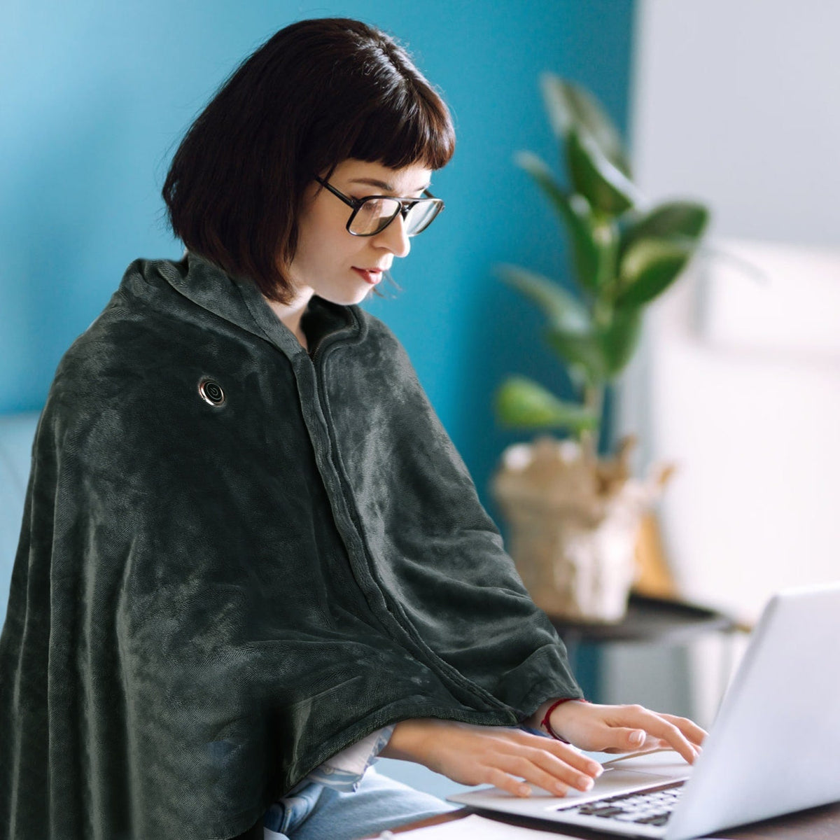 USB Powered Heated Fleece Wrap With Zippered Closure 59x31in