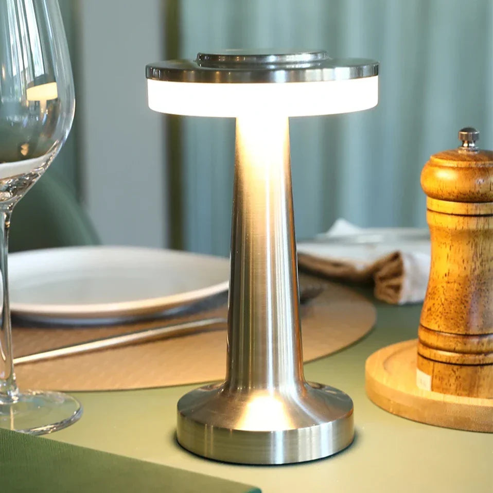 Dimbar retro-bordlampe med elegant, trådløs og bærbar design