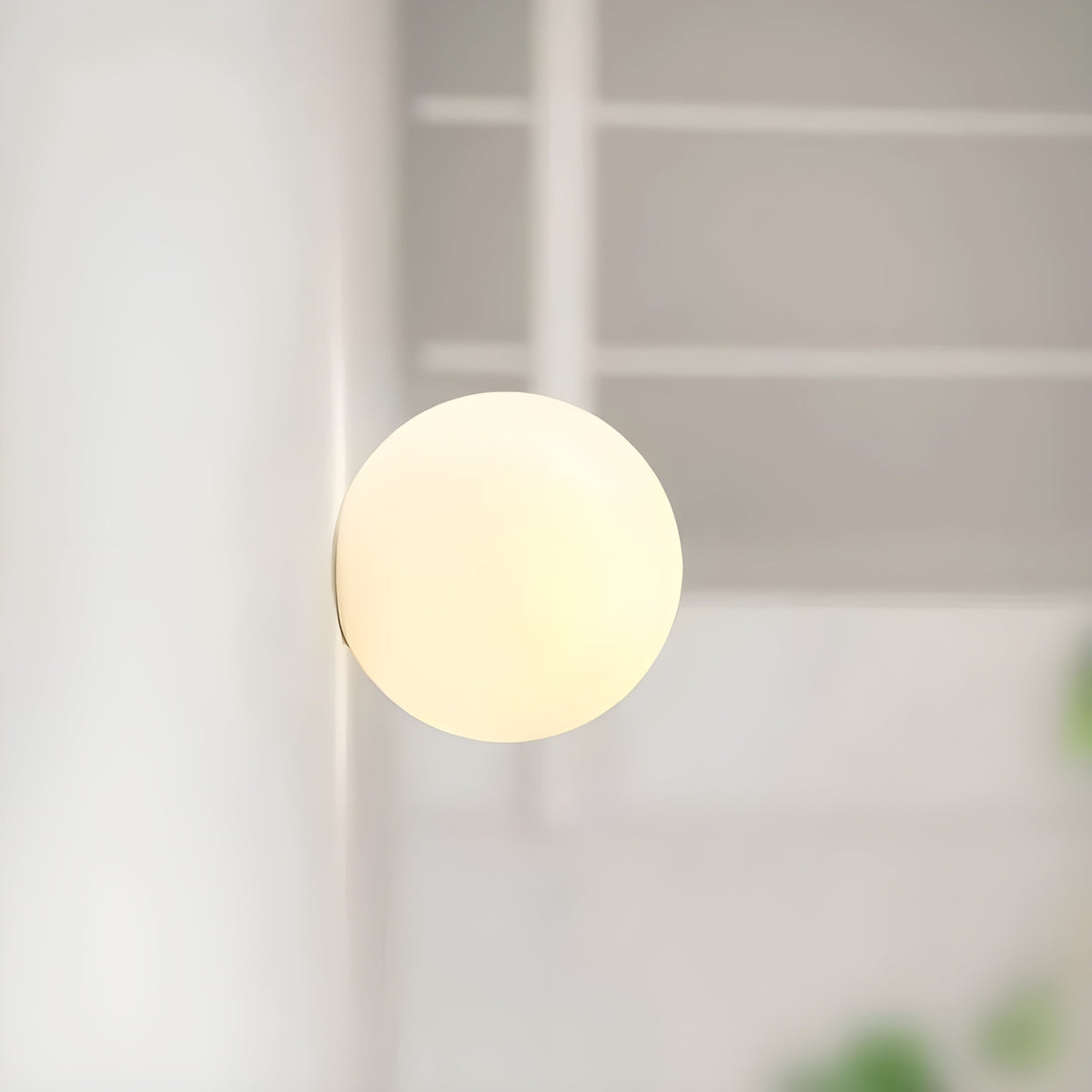 Aplique de parede moderno e minimalista em forma de globo, de montagem rente, com cúpula de vidro fosco