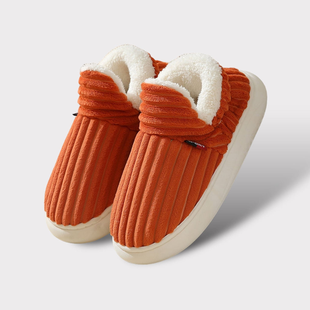 Chinelos de quarto aconchegantes, forrados a lã polar e com interior almofadado e confortável