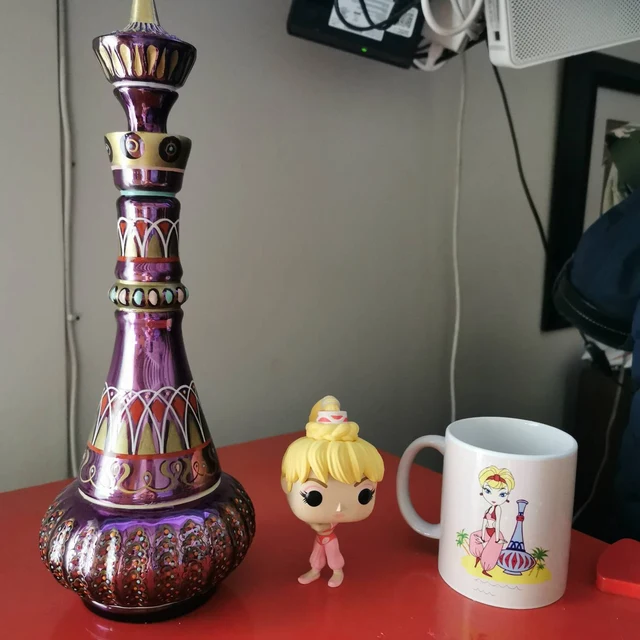 Sculpture de bouteille « I Dream of Jeannie », finition miroir violette