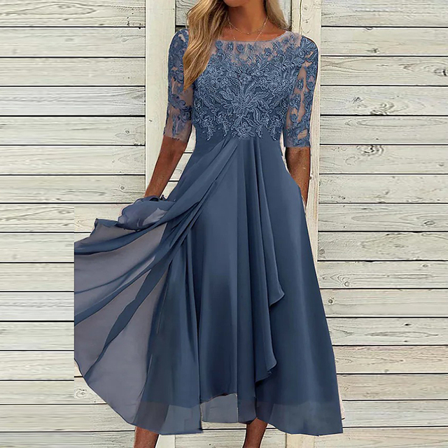 Rochie elegantă de petrecere din dantelă, cu croială fluidă și mâneci